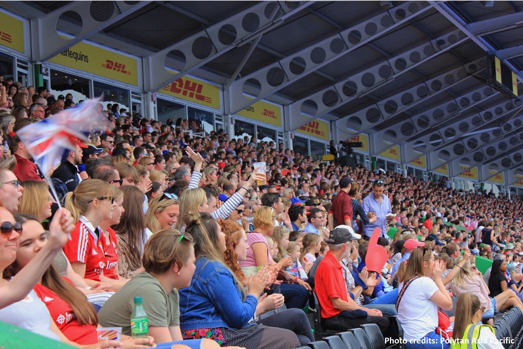 Crowd at The Stoop credits